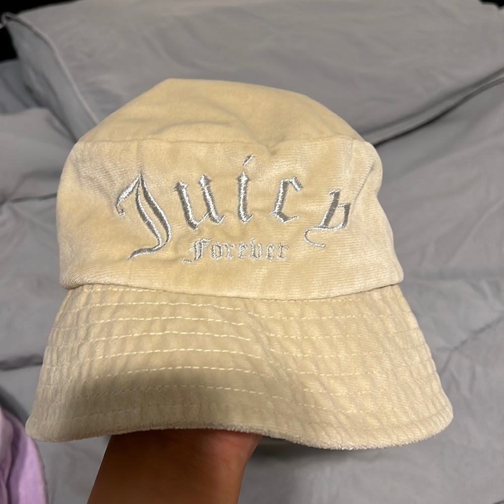 Bucket hat